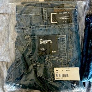 Brand new in package Silver Jeans.  Zac relaxed fit straight leg.  W44- L34.